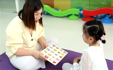 四歲寶寶說(shuō)話吐字不清是怎么回事？