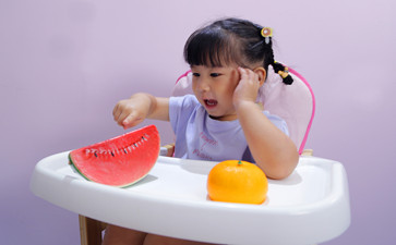 小孩語(yǔ)言發(fā)育遲緩在家怎么訓(xùn)練