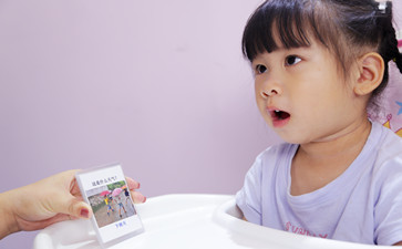 2歲小孩語(yǔ)言發(fā)育遲緩多長(zhǎng)時(shí)間能治好