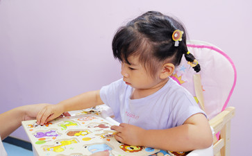 口吃不是很嚴(yán)重的小孩怎樣治療？這3種方法很有效