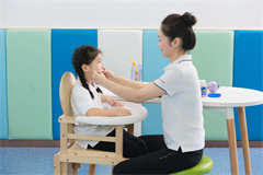 小孩吐詞不清如何做矯正訓(xùn)練？